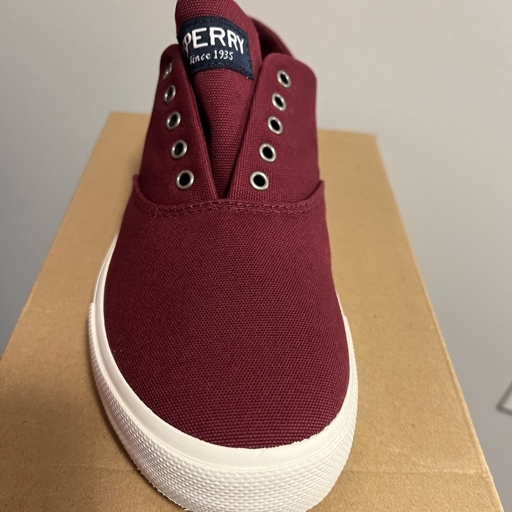 Sperry Captain's CVO Wine Women’s Size 9 Brand New